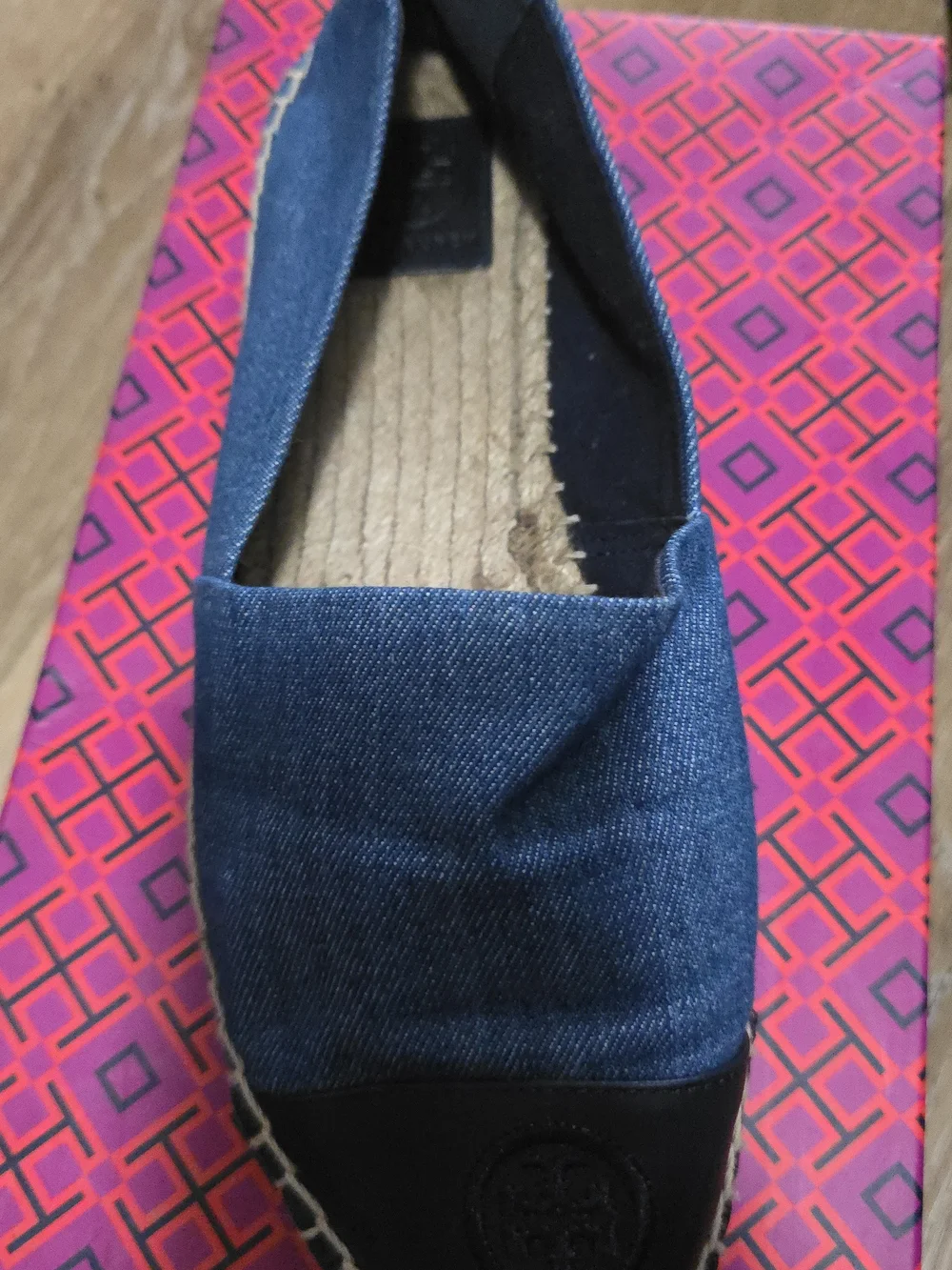 Tory Burch caps black features